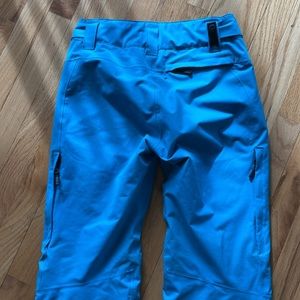 ORAGE turquoise snow pants show wear at ankles from skiing extra small